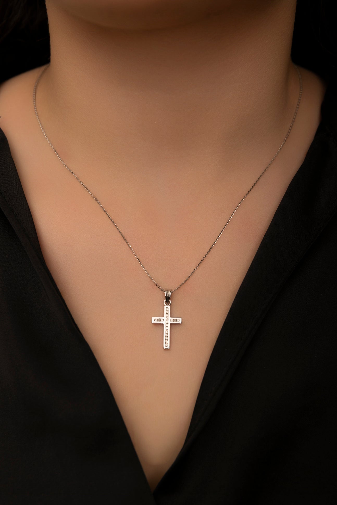 Cadena con Cruz de Diamantes