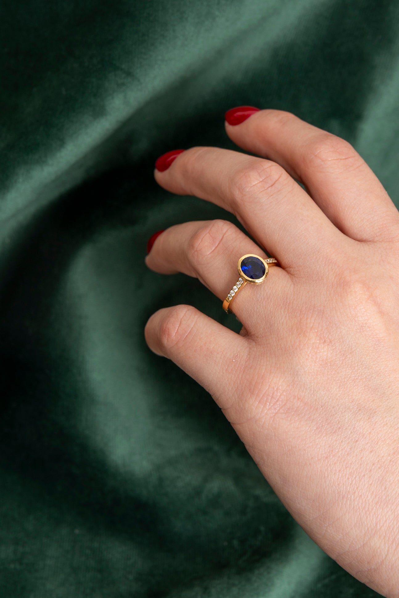 Sortija de Zafiro y Diamantes