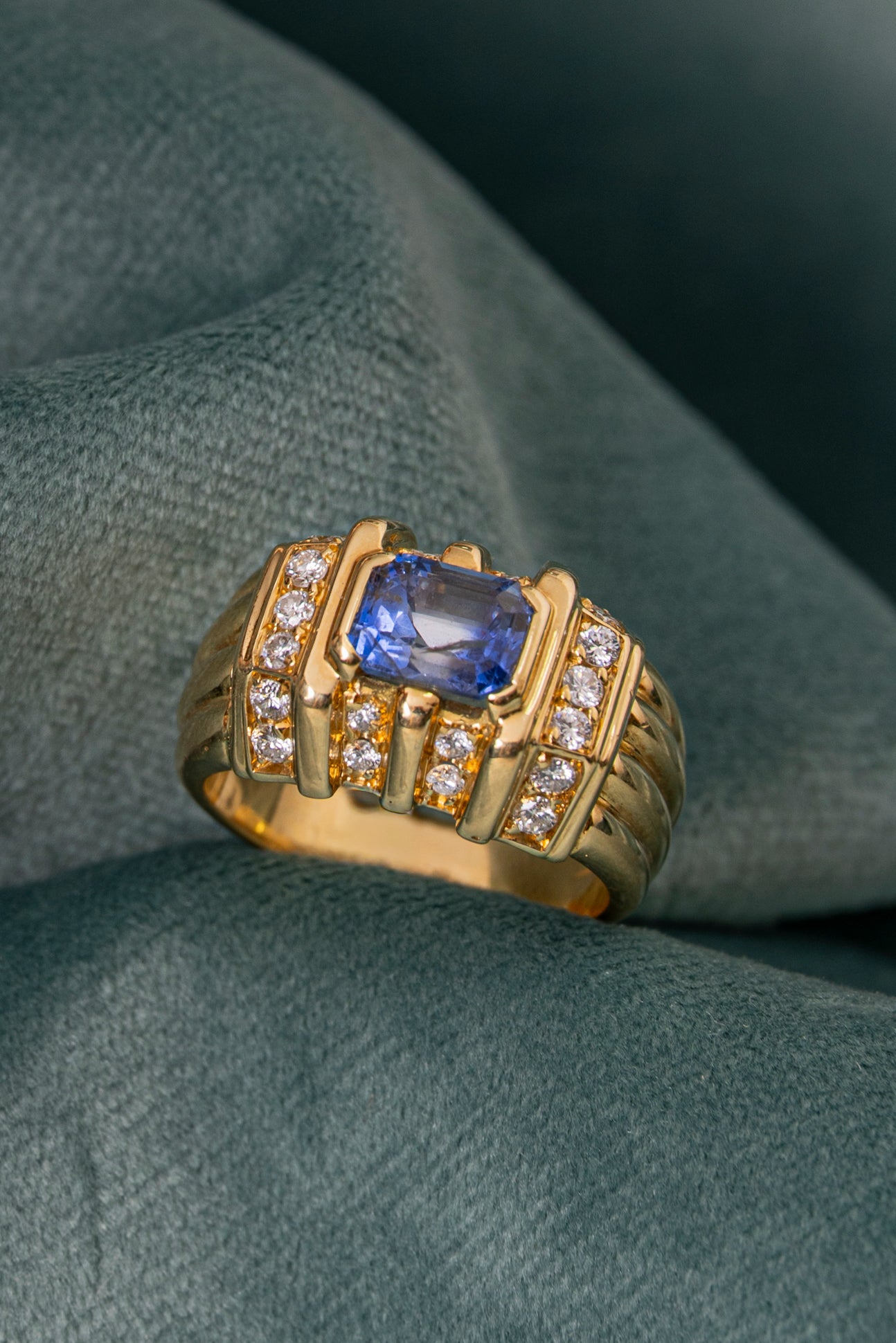 Sortija Vintage Gallonada de Zafiro y Diamantes