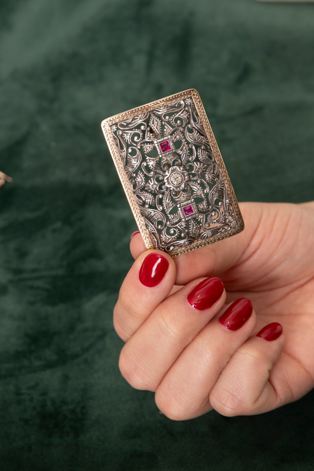 Broche Antiguo con motivo floral