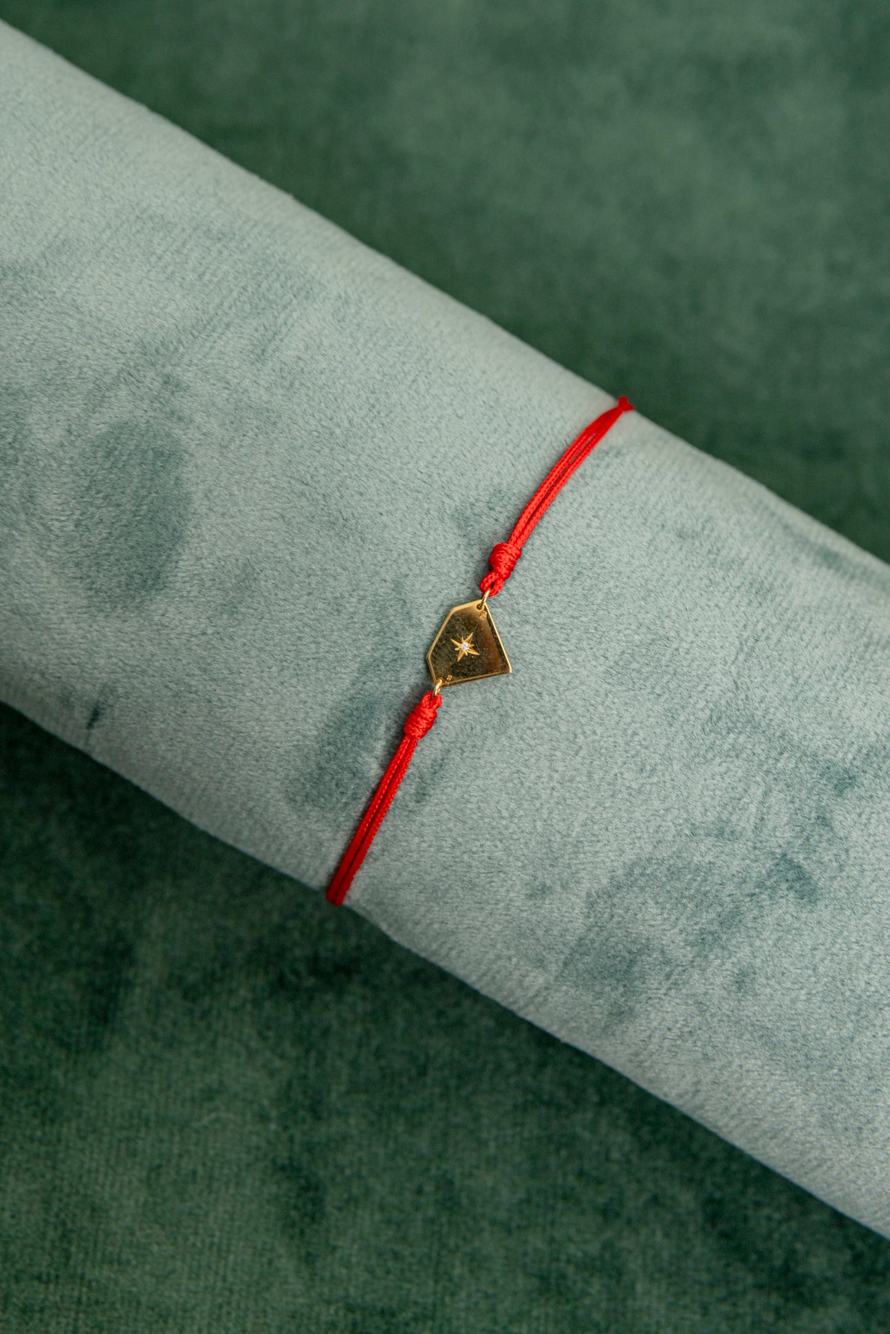 Pulsera de Hilo Rojo Diamante