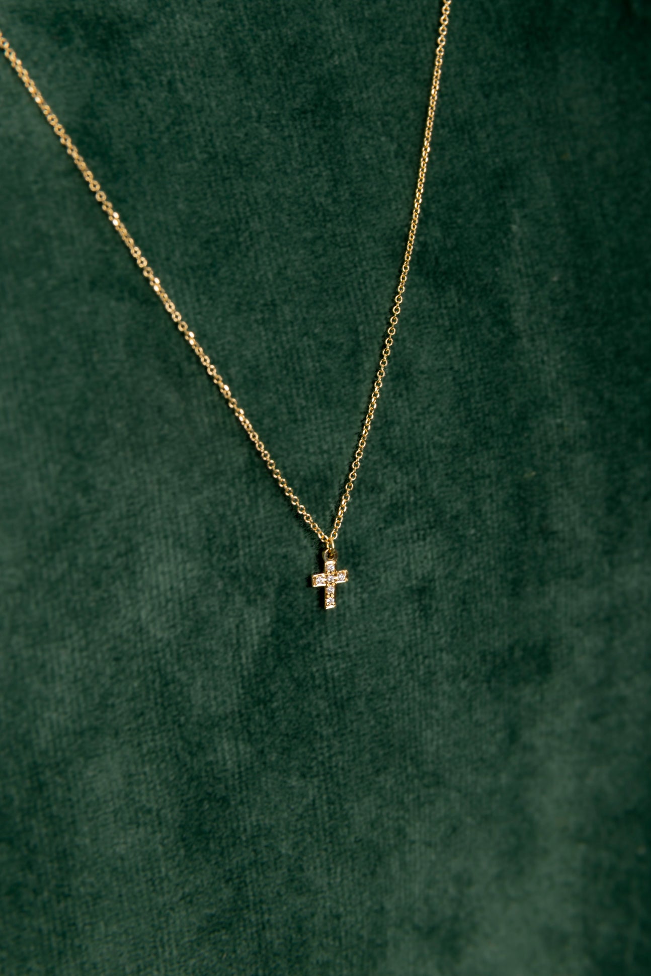 Cadena con Cruz de Diamantes