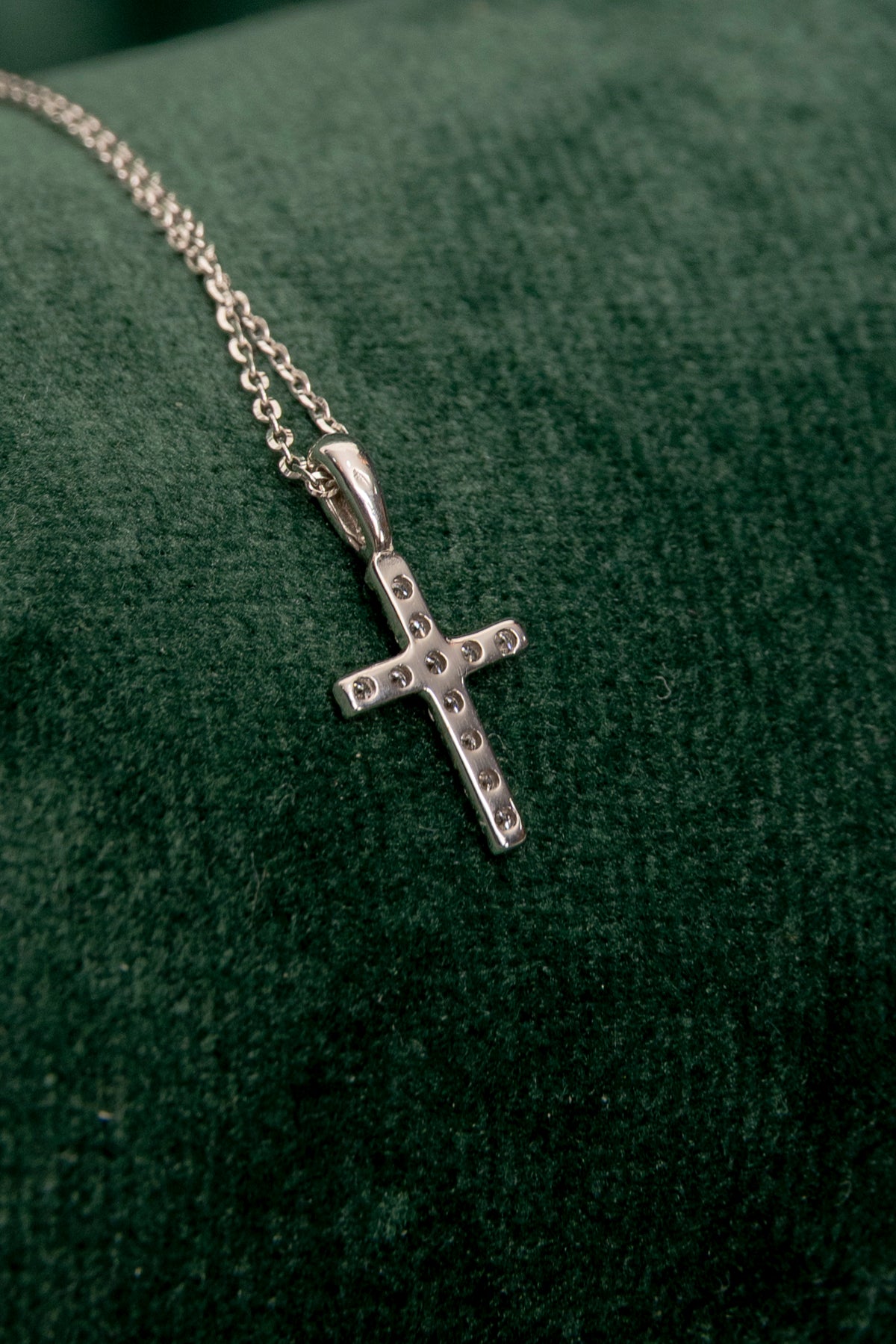 Cadena con Cruz de Diamantes