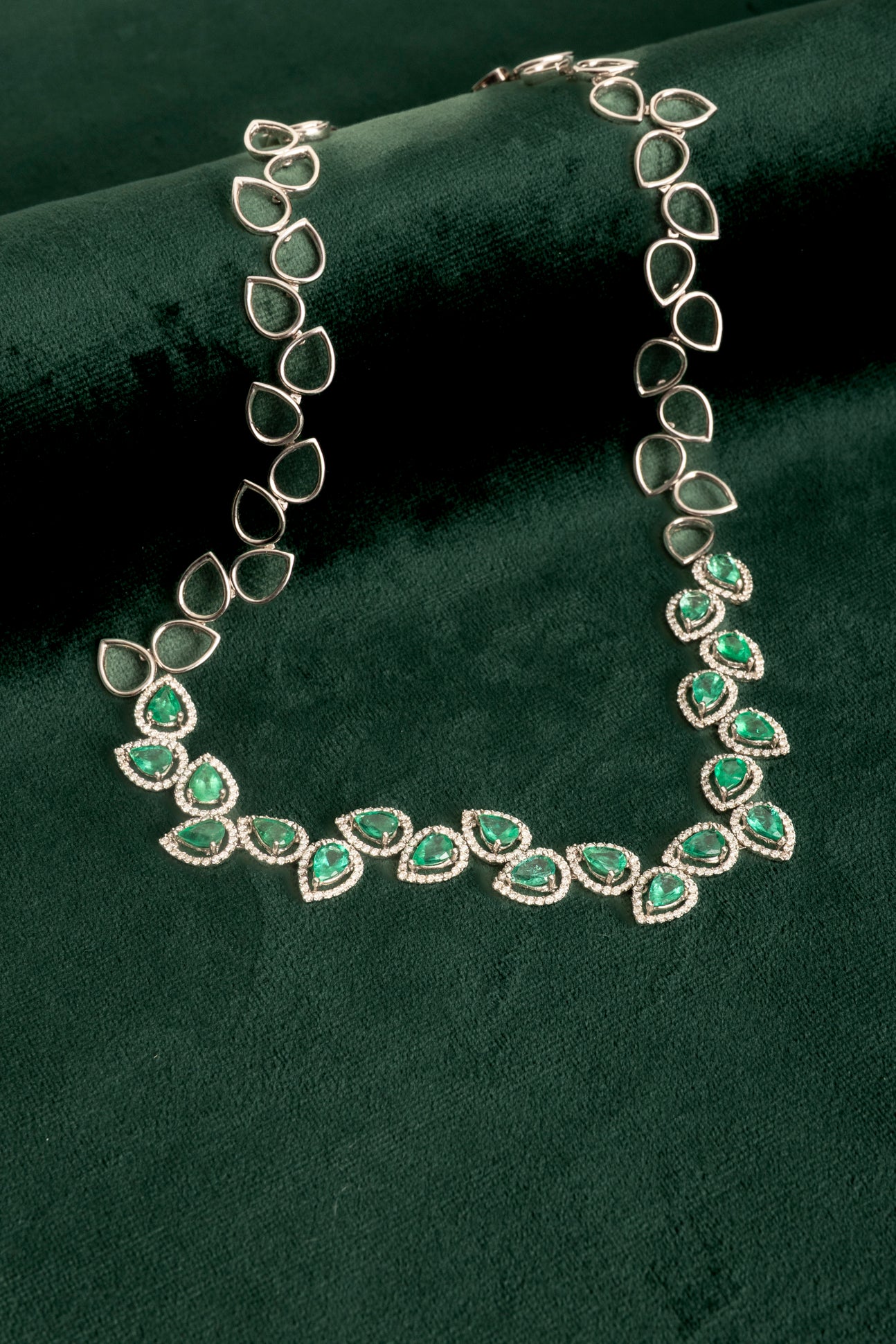 Gargantilla Hojas de Esmeraldas y Diamantes
