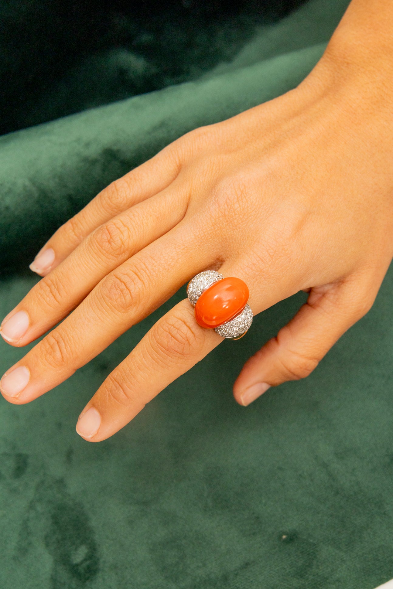 Sortija Vintage de Coral y Diamantes