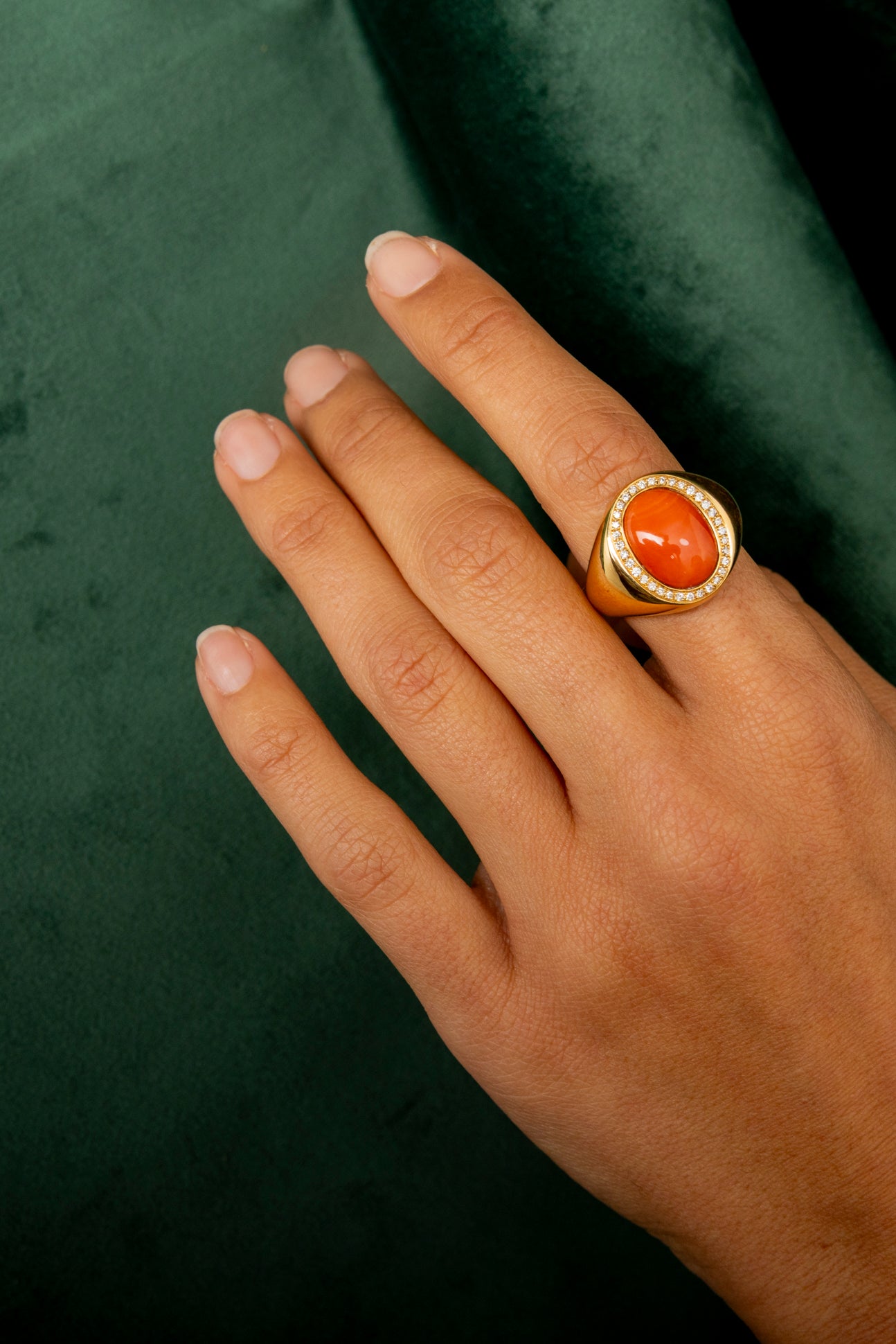 Sortija Sello de Coral y Diamantes