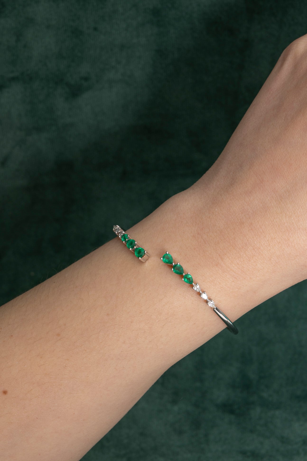 Pulsera Tubular de Esmeraldas y Diamantes