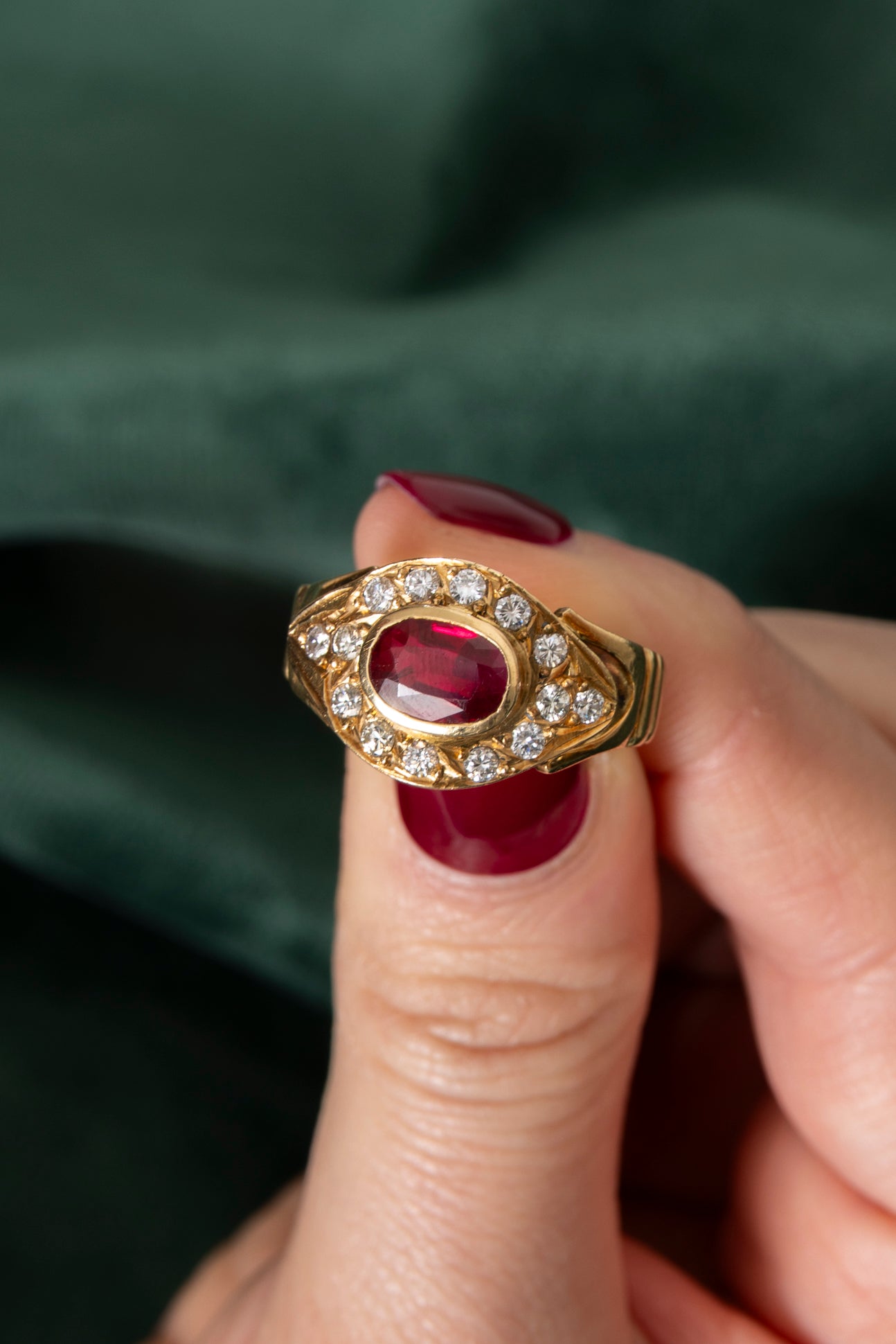 Sortija Vintage de Rubí y Diamantes