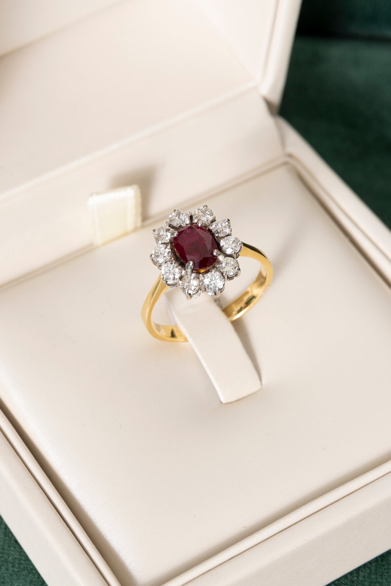 Sortija Roseta de Rubí y Diamantes