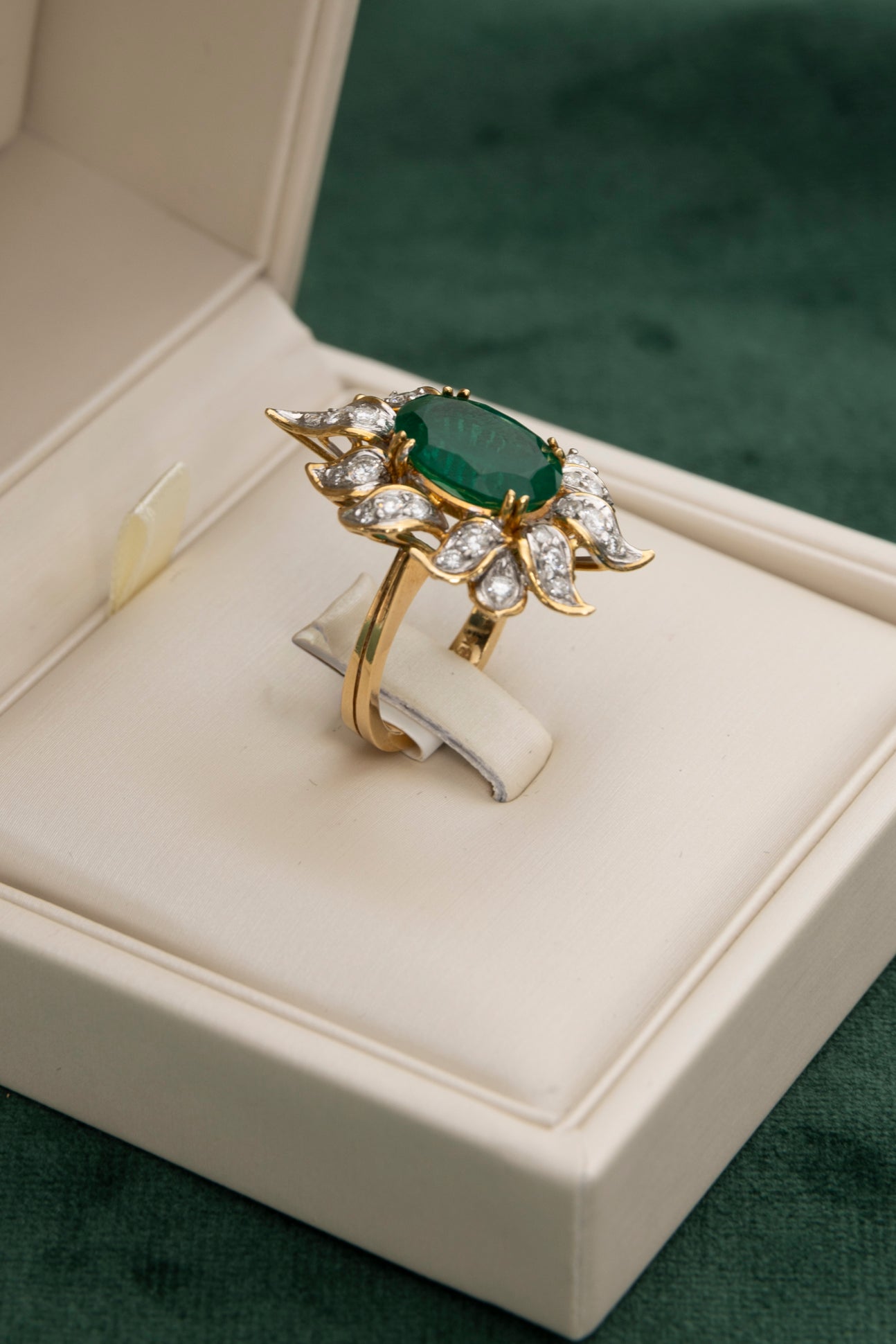 Sortija Girasol de Esmeralda y Diamantes