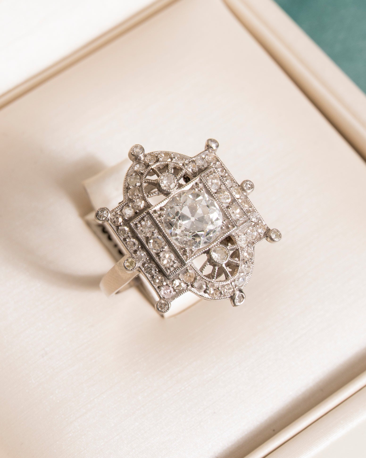 Sortija Art Dèco Platino y Diamantes