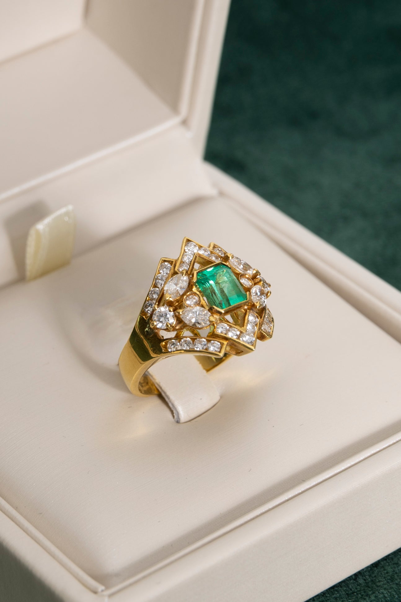 Sortija de Esmeralda y Diamantes